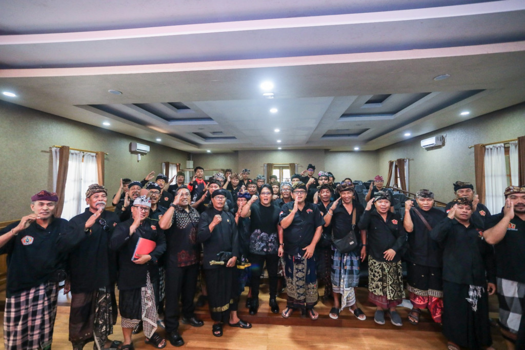 Bupati Giri Prasta Terima DPP. Pencak Silat Kertha Wisesa